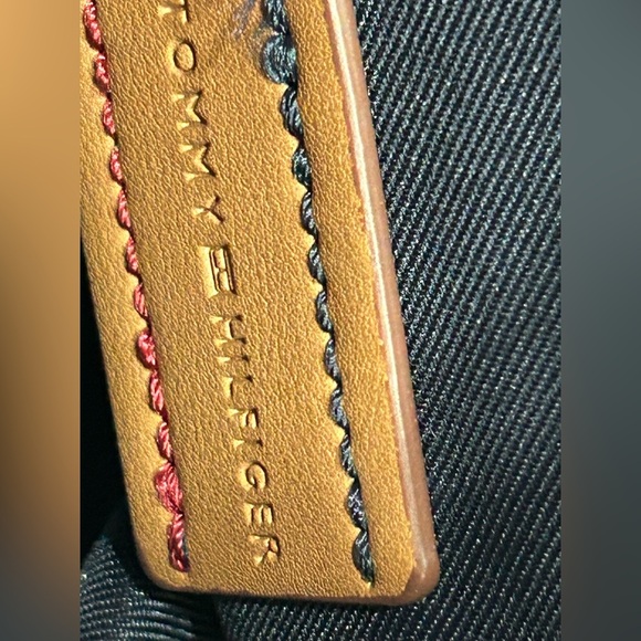 Tommy Hilfiger Navy Blue Nylon Crossbody Bag w/ Gold-Tone Hardware - Picture 4 of 9